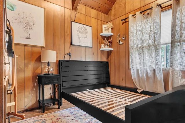 1044 Nesthorn Drive, Crestline, CA 92325