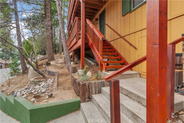 1044 Nesthorn Drive, Crestline, CA 92325