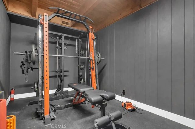 1044 Nesthorn Drive, Crestline, CA 92325