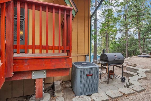 1044 Nesthorn Drive, Crestline, CA 92325