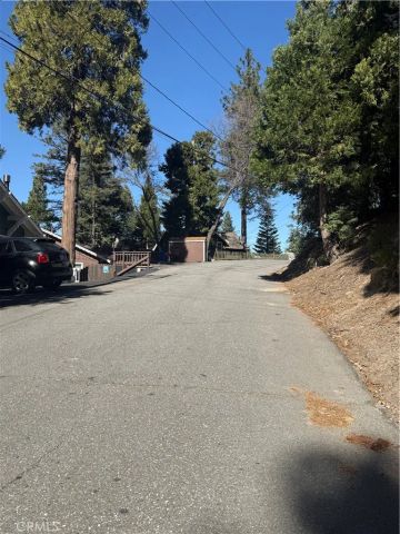 1044 Nesthorn Drive, Crestline, CA 92325