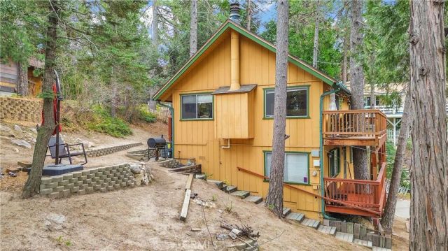 1044 Nesthorn Drive, Crestline, CA 92325