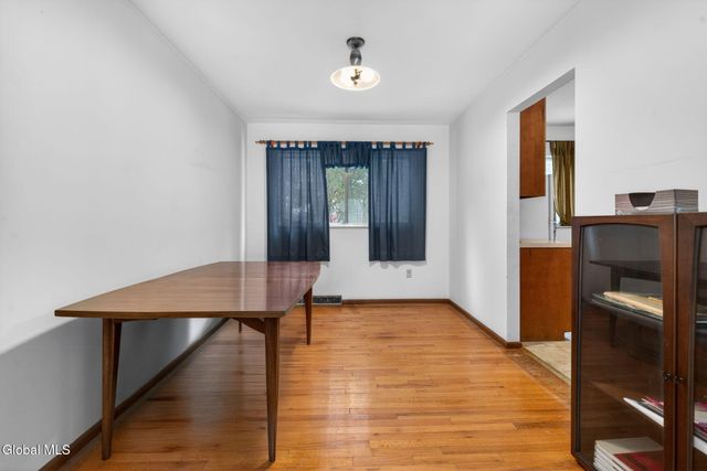 12 Pine Tree Place, Clifton Park, NY 12065