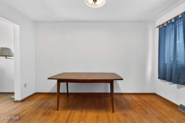 12 Pine Tree Place, Clifton Park, NY 12065