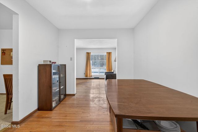 12 Pine Tree Place, Clifton Park, NY 12065