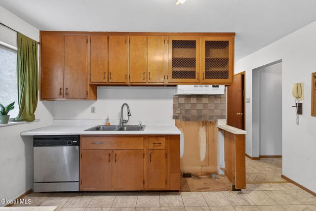 12 Pine Tree Place, Clifton Park, NY 12065