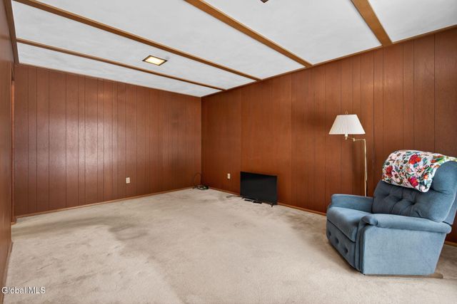 12 Pine Tree Place, Clifton Park, NY 12065