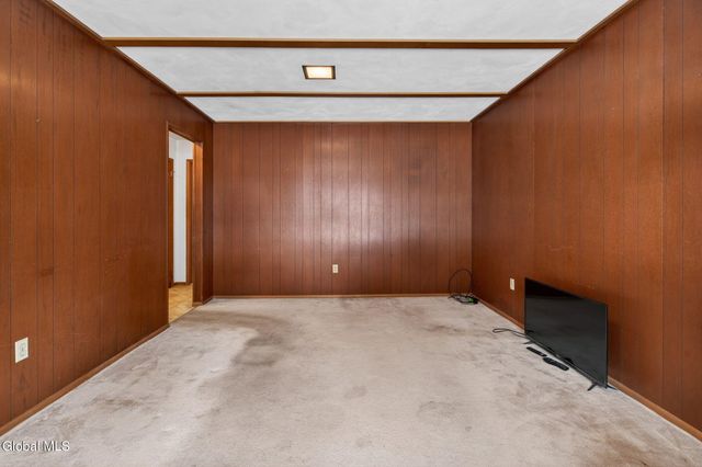 12 Pine Tree Place, Clifton Park, NY 12065