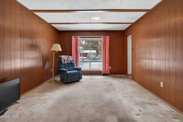 12 Pine Tree Place, Clifton Park, NY 12065