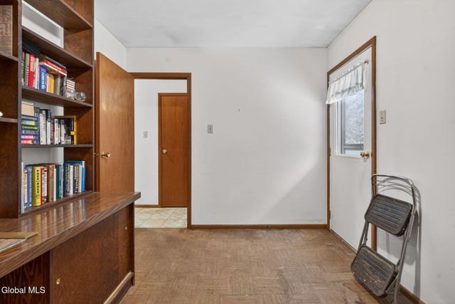 12 Pine Tree Place, Clifton Park, NY 12065