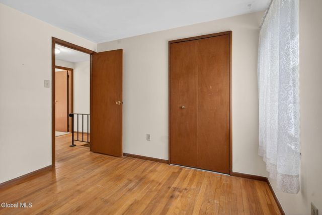 12 Pine Tree Place, Clifton Park, NY 12065