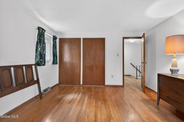 12 Pine Tree Place, Clifton Park, NY 12065