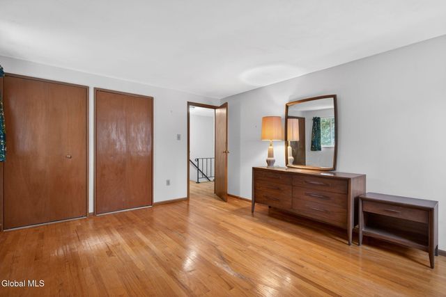 12 Pine Tree Place, Clifton Park, NY 12065