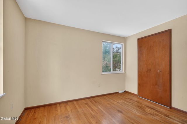 12 Pine Tree Place, Clifton Park, NY 12065