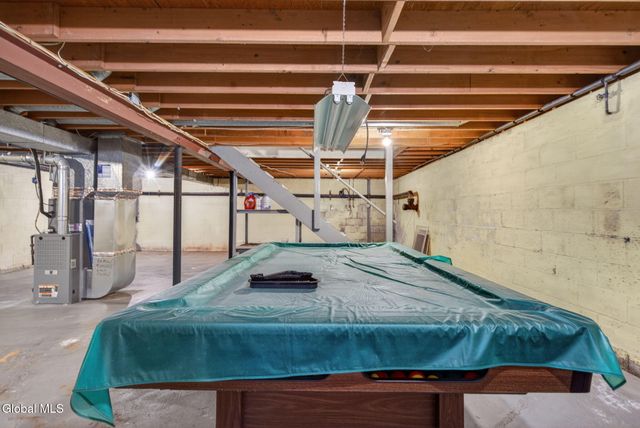 12 Pine Tree Place, Clifton Park, NY 12065