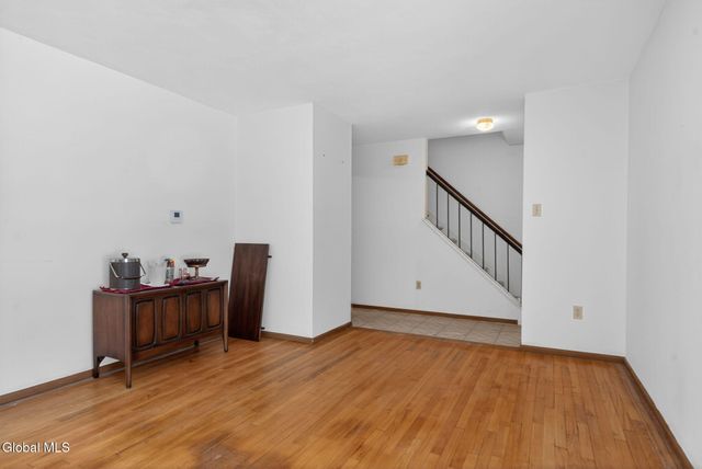 12 Pine Tree Place, Clifton Park, NY 12065