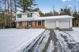 12 Pine Tree Place, Clifton Park, NY 12065