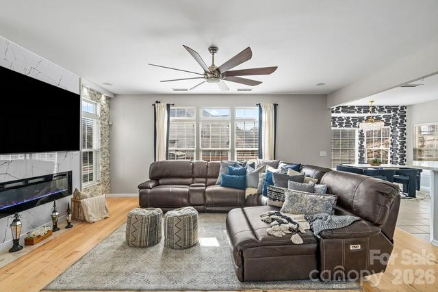 11413 Mangla Drive, Charlotte, NC 28214