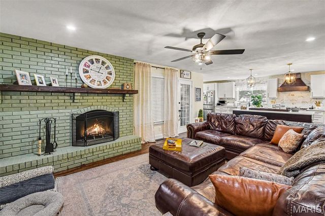 4706 Butler Hill Road, St Louis, MO 63128