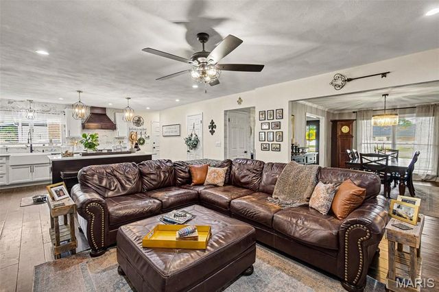 4706 Butler Hill Road, St Louis, MO 63128