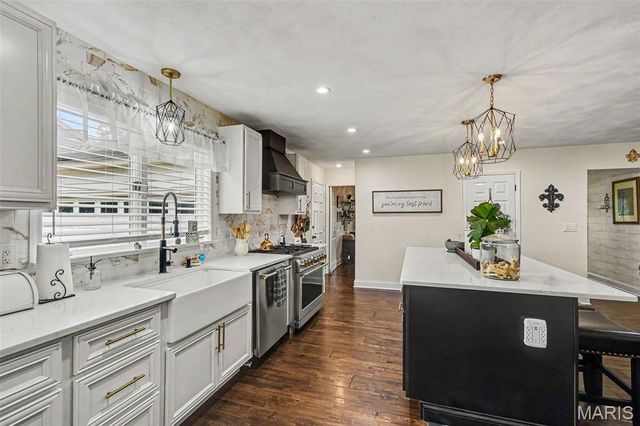 4706 Butler Hill Road, St Louis, MO 63128