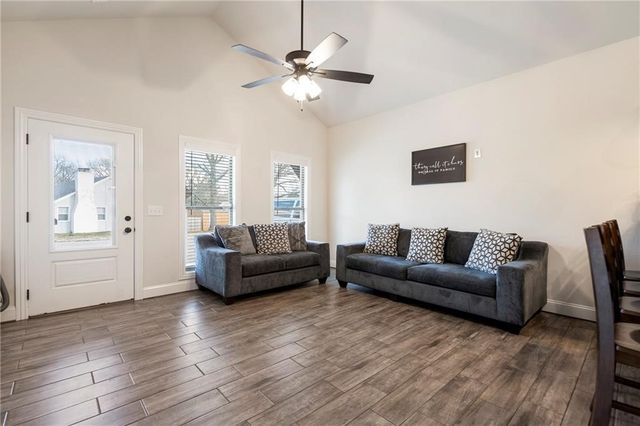 418,420,422,424 N F Street, Rogers, AR 72756