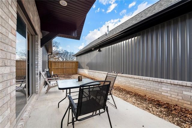 418,420,422,424 N F Street, Rogers, AR 72756