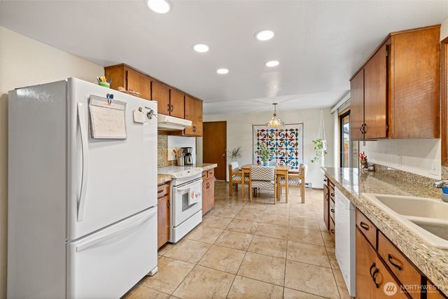 617 S E Street, Port Angeles, WA 98363