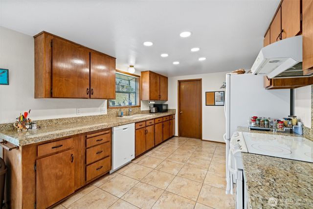 617 S E Street, Port Angeles, WA 98363