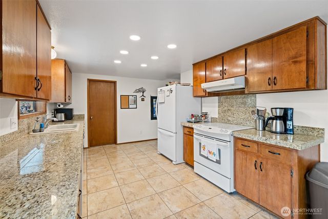 617 S E Street, Port Angeles, WA 98363