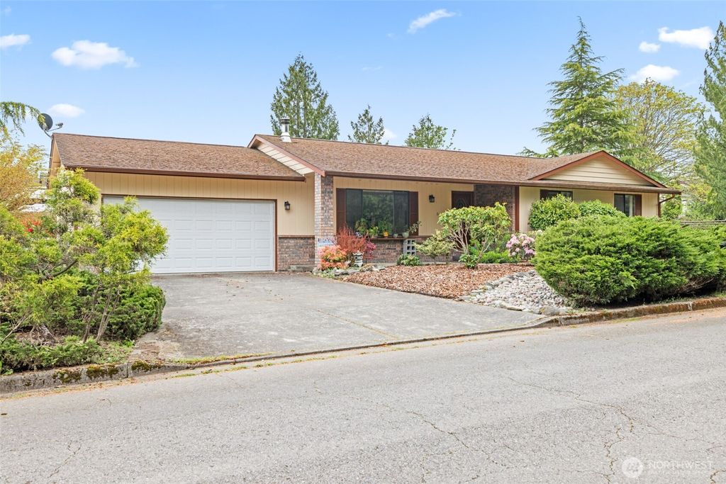 617 S E Street, Port Angeles, WA 98363