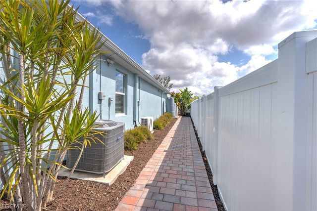 2501 NW 20th PL, Cape Coral, FL 33993