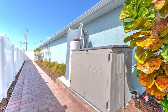 2501 NW 20th PL, Cape Coral, FL 33993