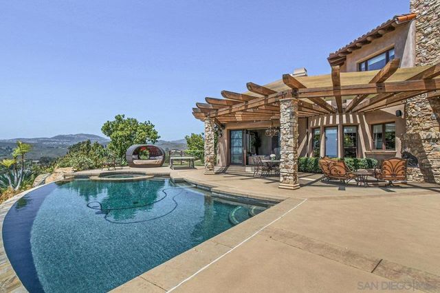 19557 Fortuna Del Este, Escondido, CA 92029