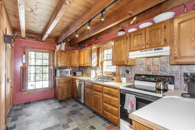 14 Range Road, Deerfield, NH 03037