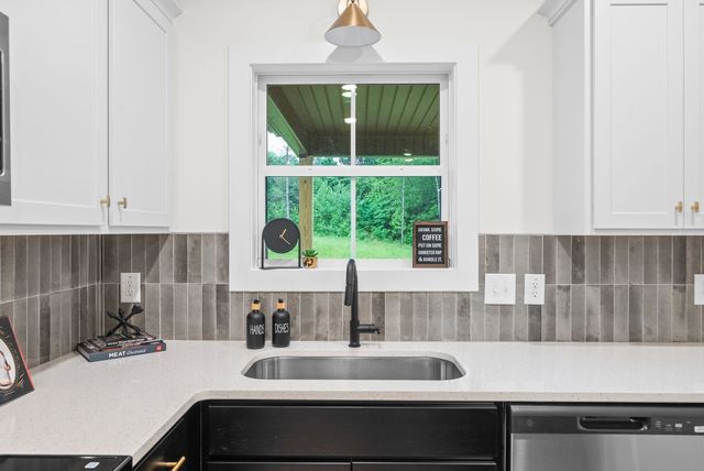 182 Dewberry Ct, Clarksville, TN 37042