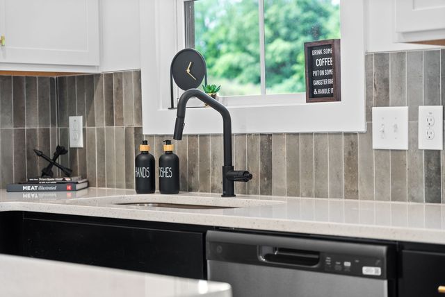 182 Dewberry Ct, Clarksville, TN 37042