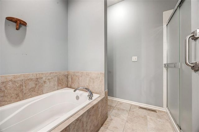 15821 W 62nd Street, Shawnee, KS 66217