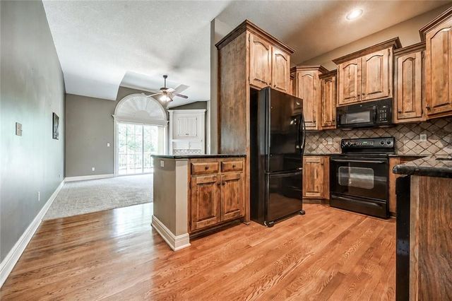15821 W 62nd Street, Shawnee, KS 66217