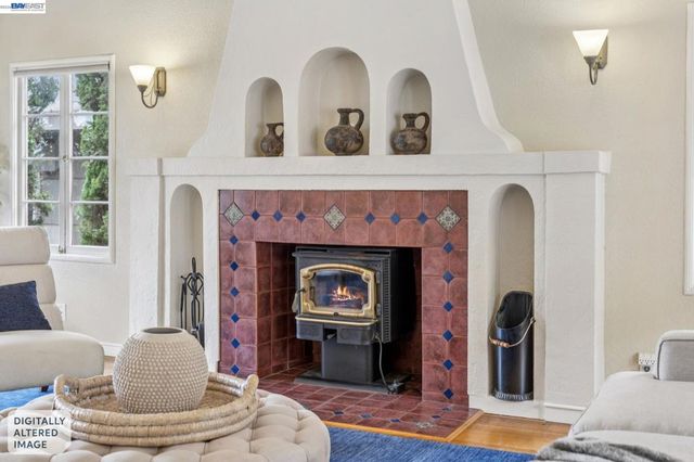 5765 Colton Blvd, Oakland, CA 94611