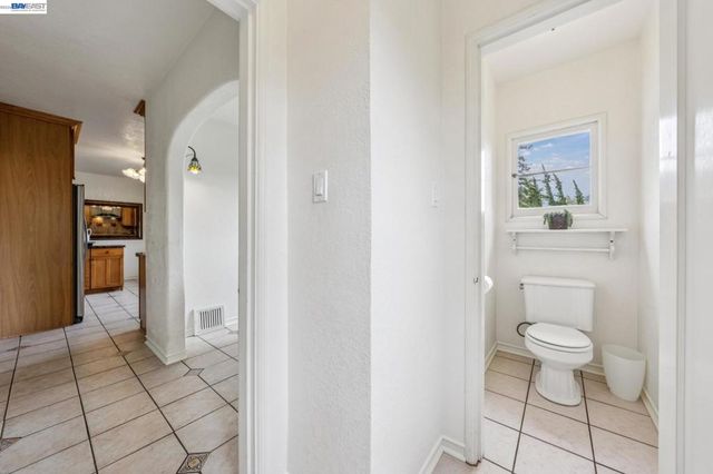 5765 Colton Blvd, Oakland, CA 94611