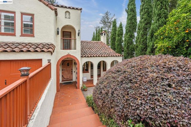 5765 Colton Blvd, Oakland, CA 94611