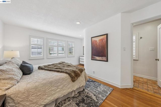 5765 Colton Blvd, Oakland, CA 94611