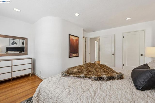 5765 Colton Blvd, Oakland, CA 94611