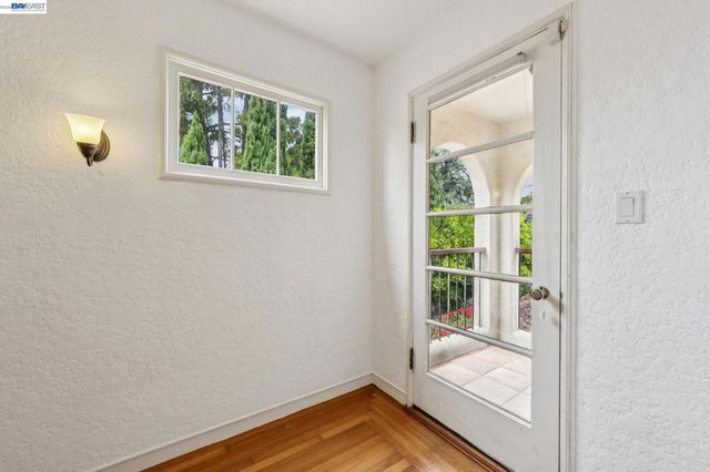 5765 Colton Blvd, Oakland, CA 94611