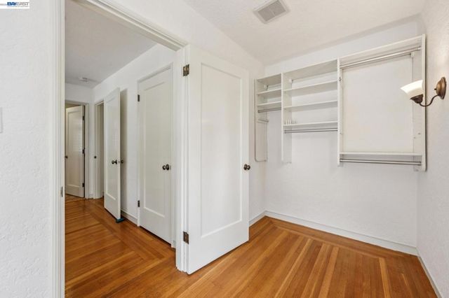 5765 Colton Blvd, Oakland, CA 94611