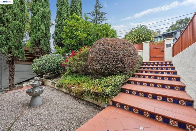 5765 Colton Blvd, Oakland, CA 94611