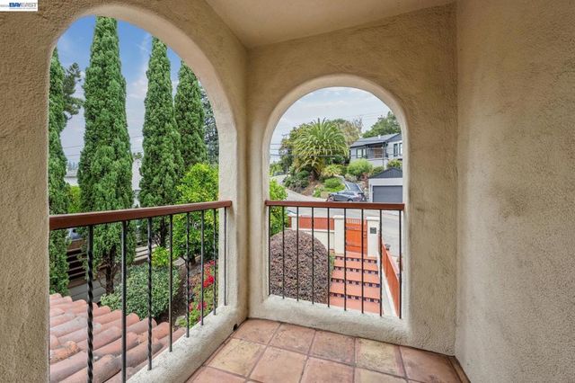 5765 Colton Blvd, Oakland, CA 94611