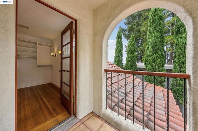 5765 Colton Blvd, Oakland, CA 94611