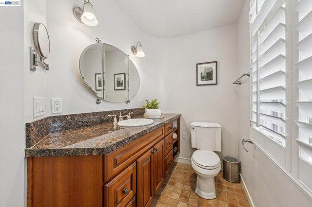 5765 Colton Blvd, Oakland, CA 94611